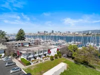 Marina Village Inn - Mountain view