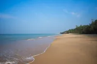 Bar Reef Resort - Beach