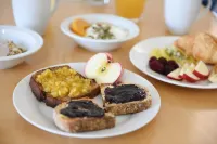 Harbourside Lodge - breakfast