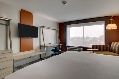 Holiday Inn Express & Suites Galesburg Hotels in Galesburg