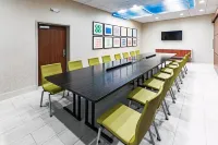 Holiday Inn Express & Suites Stafford NW - Sugar Land