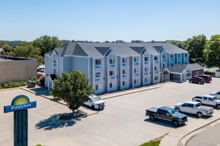 Days Inn and Suites by Wyndham Greeley