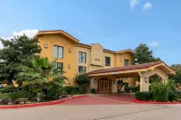 Super 8 by Wyndham The Woodlands North Hotels in Shenandoah