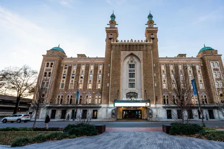 Richmond Marriott Отели рядом с достопримечательностью «Университет Вирджиния Коммонуэлт»