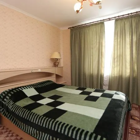 Салют на Школьной, 4 Отели в г. Орск
