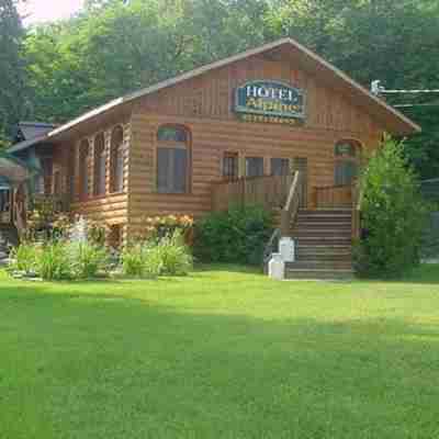 Auberge Alpine Inn Hotel Exterior
