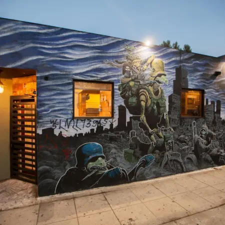 PodShare East Hollywood Отели рядом с достопримечательностью «Кореатаун»