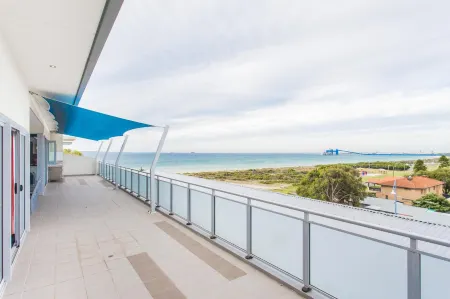 Spinnakers by Rockingham Apartments Отели в г. Рокингем