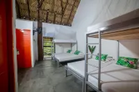 Makenke Hostel by Los Colores Ecoparque - Parking
