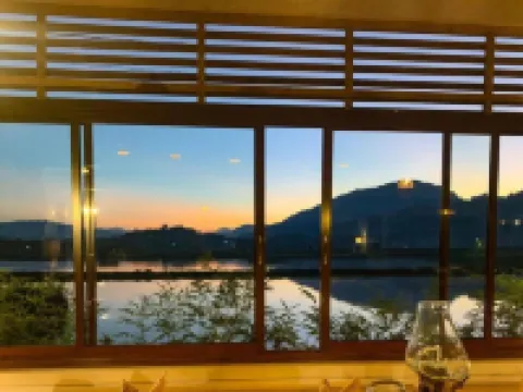 聖泰託拉哈酒店 北托拉查縣酒店