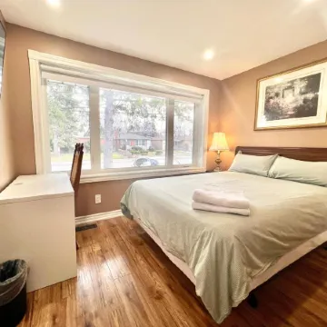 Renovated Rooms 10-min to Finch Subway Near Yonge St
