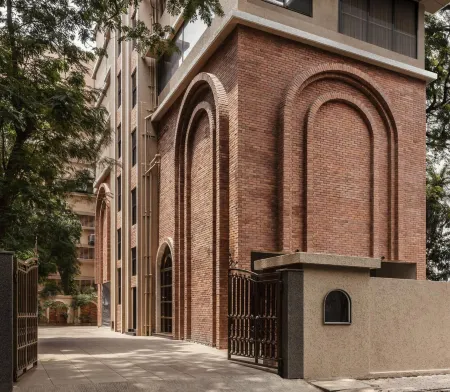 Orbit Serviced Apartments Отели рядом с достопримечательностью «Шри Сиддхивинейак Темпл Прабха Деви»