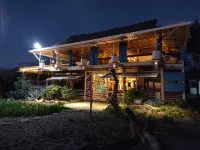 Sirena Surf Lodge Miramar Nicaragua - Homestays