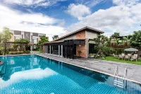 Cresco Hotel Buriram - Pools