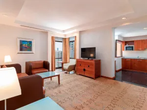Holiday Inn Suites Kuwait Salmiya
