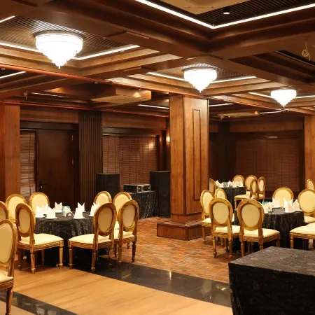 Pleasant Tree Hotels - Luxury Stay Amidst Nature