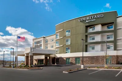 Courtyard Schenectady at Mohawk Harbor Các khách sạn gần Central Park A Diamond