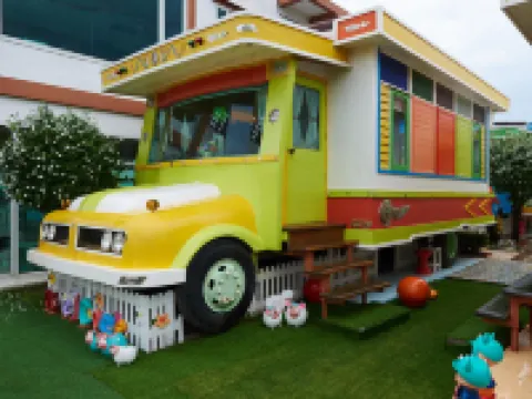 เดอลูน่า รีสอร์ท เกาะล้าน