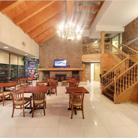 Super 8 by Wyndham Sudbury on