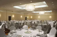 Embassy Suites by Hilton Cleveland Beachwood - parking