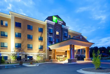 Holiday Inn Express & Suites Mount Airy by IHG Отели рядом с достопримечательностью «Парк Риверсайд»