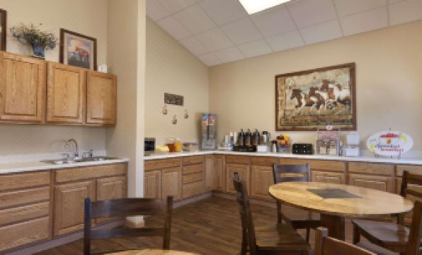 Super 8 by Wyndham Wall