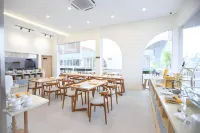 Two K Azana Style Hotel Bengkulu - parking