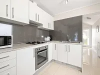 Central Glebe Room – Walk to Sydney University & Dining Hotels in Glebe