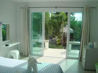 Charlie's Bungalows - balcony