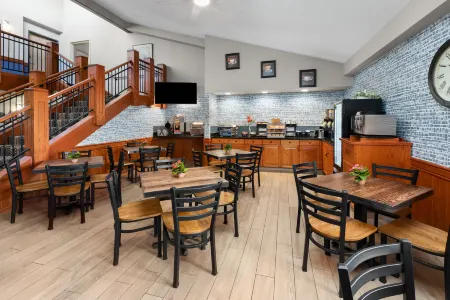 AmericInn by Wyndham Wabasha Отели в г. Альма