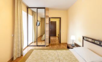 Arbat Pervyy Tyumen' Tsentr Hotel