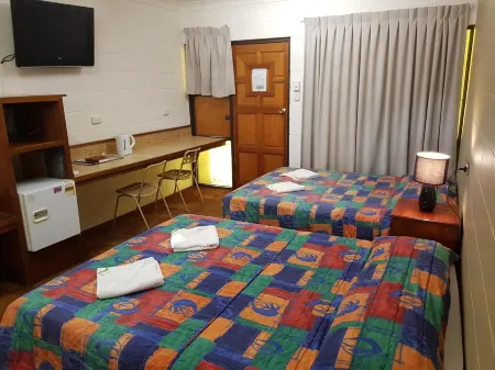 Commercial Hotel Отели рядом с достопримечательностью «Charters Towers Visitor Information Centre»