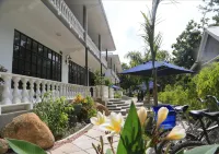 La Digue Self-Catering Apartments Hotels in La Digue