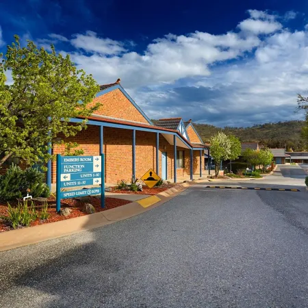 Blazing Stump Motel & Suites