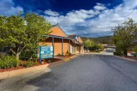 Blazing Stump Motel & Suites