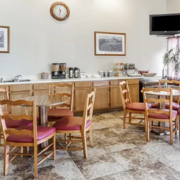 Travelodge by Wyndham Longmont