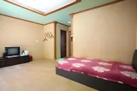 Baekmu Mountain Villa Red Clay Pension - مبيت وإفطار