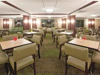La Quinta Inn & Suites by Wyndham Milwaukee Bayshore Area - Pet friendly