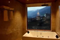 Tiaraa Hotels & Resorts - A Luxury Resort Manali - Hot Springs