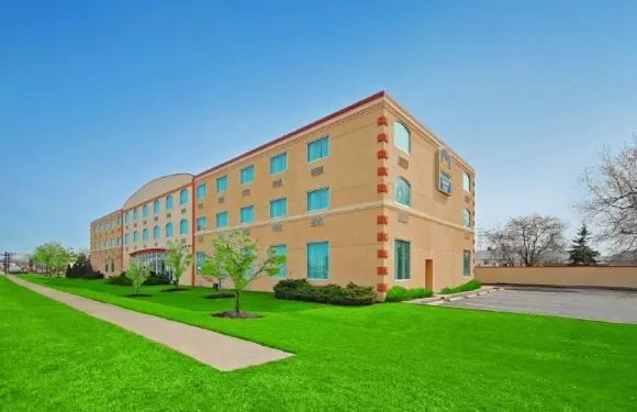 克利夫蘭機場貝斯特韋斯特套房酒店