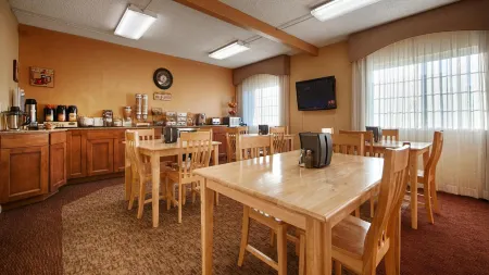 Studio 6 Corona, CA - West Отели рядом с достопримечательностью «Публичная библиотека Корона»