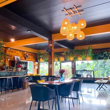 รูปภาพของนางนอน ฮิลล์ ฮัก