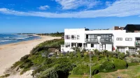 On the Beach Guesthouse Jeffreys Bay - ที่มีที่จอดรถ