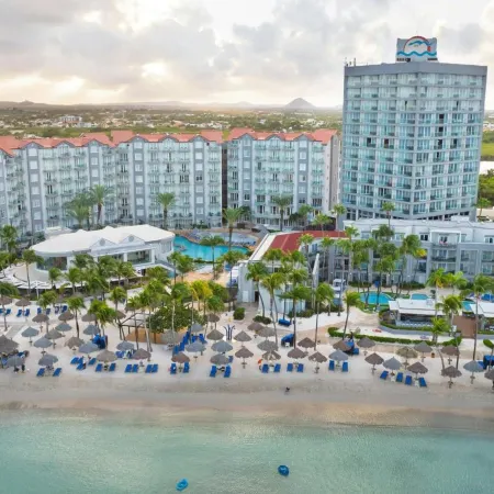 Divi Aruba Phoenix Beach Resort Отели рядом с достопримечательностью «Пляж Палм-Бич»