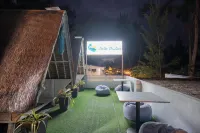 Costas De Liwa Bar & Beach Resort - parking
