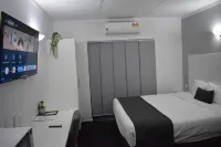 โรงแรมริเวียร่า - ที่มีที่จอดรถ
