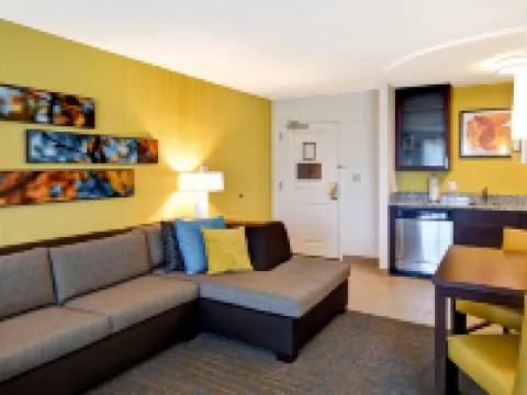 Residence Inn Springfield Chicopee チコピーのホテル