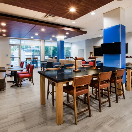 Holiday Inn Express & Suites ATLANTA N - WOODSTOCK by IHG