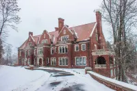 Holiday Inn & Suites Duluth-Downtown Hotels near Duluth Public Schools Stadium