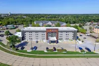 La Quinta Inn & Suites by Wyndham des Moines West Clive Hotel di Clive